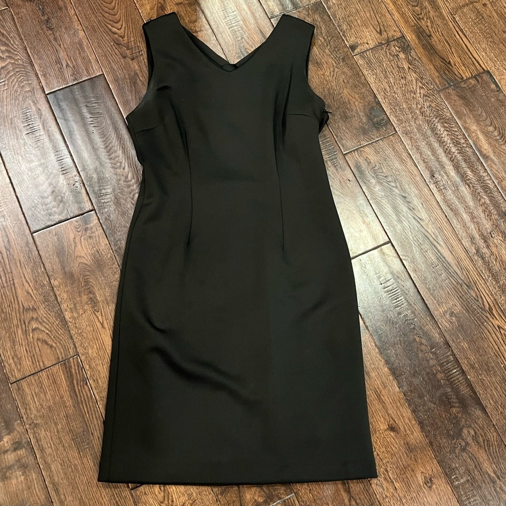 T Tahari cocktail dress. Size 6z